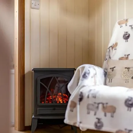 Shepherd S Hut Cosy Farm Sleeps 2