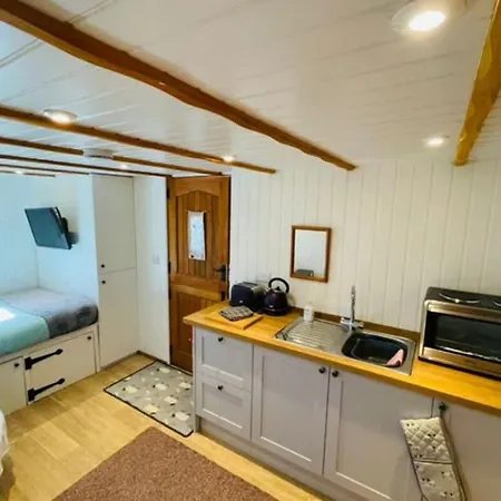Shepherd S Hut Cosy Farm Sleeps 2 斯卡伯勒