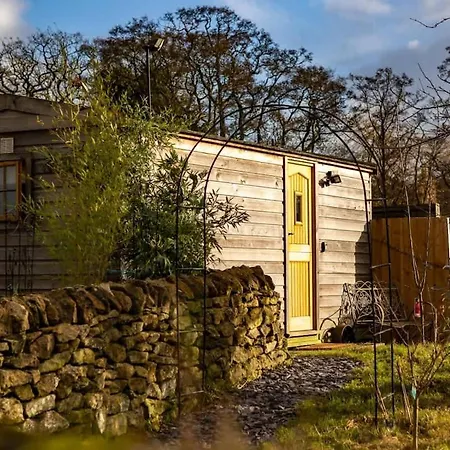 Shepherd S Hut Cosy Farm Sleeps 2 度假居